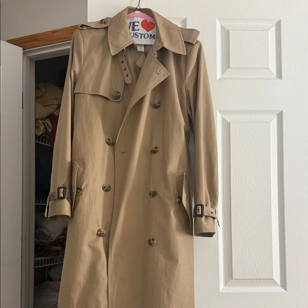Classic Women’s Double-Breasted Trench Coat in Tan